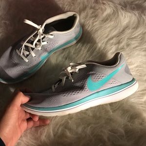 Tiffany blue Nike flex's