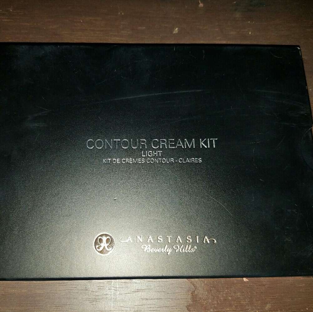 Today only $20 Anastasia Contour Cream Kit Light