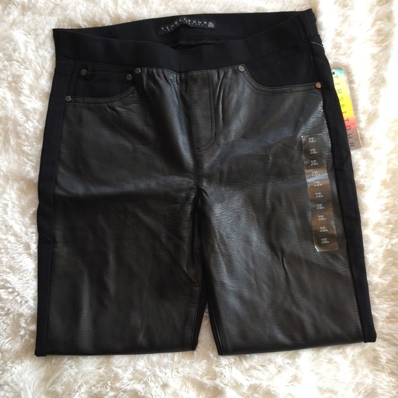 All over front Faux Leather Skinny Pants - Picture 3 of 4