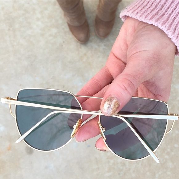 Rose Gold Mirrored Metallic Cat Eye Sunglasses - Picture 3 of 3