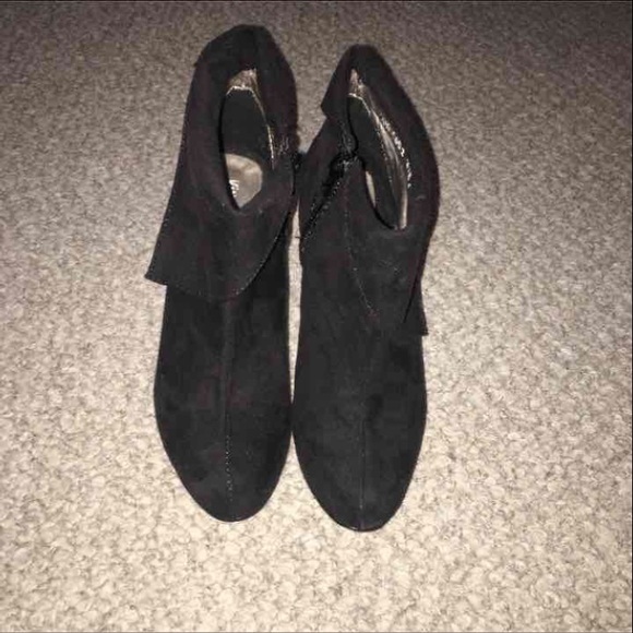 Heels - Picture 2 of 4