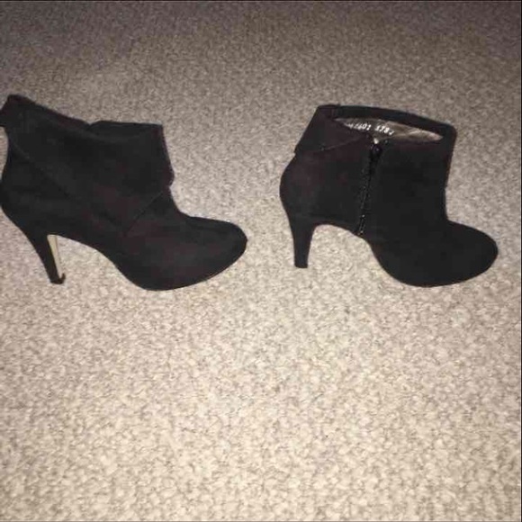 Heels - Picture 3 of 4