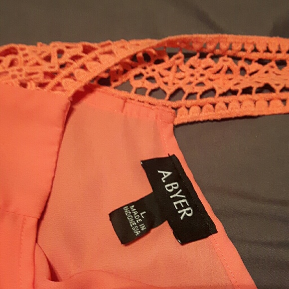 Top - Picture 2 of 4