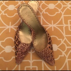 ❤️BCBGIRLS animal print kitten heels❤️