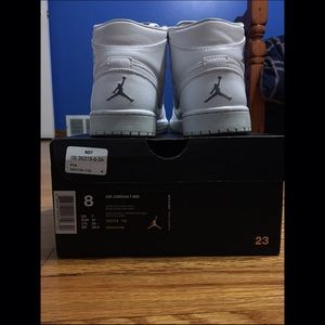 Air Jordan one mids
