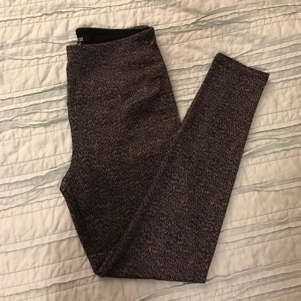 Grey leopard leggings