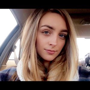 Meet your Posher, Joelle