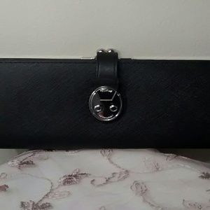 TUMI Women's Black Wallet