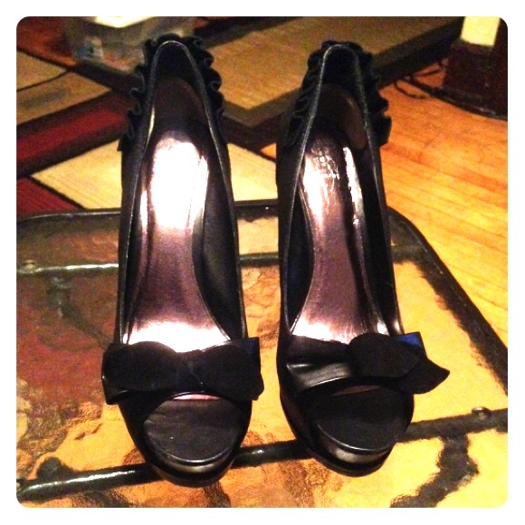 Black bowed heel - Picture 1 of 3