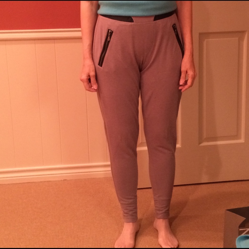 Eli Tahari taupe leggings w/ black leather trim