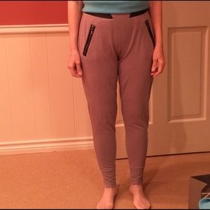 Eli Tahari taupe leggings w/ black leather trim