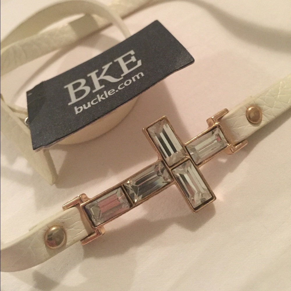 🔴 NWT Cross Wrap Bracelet