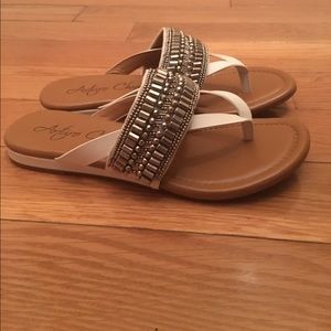 Arturo Chiang Lyra Flip Flop Sandal - White