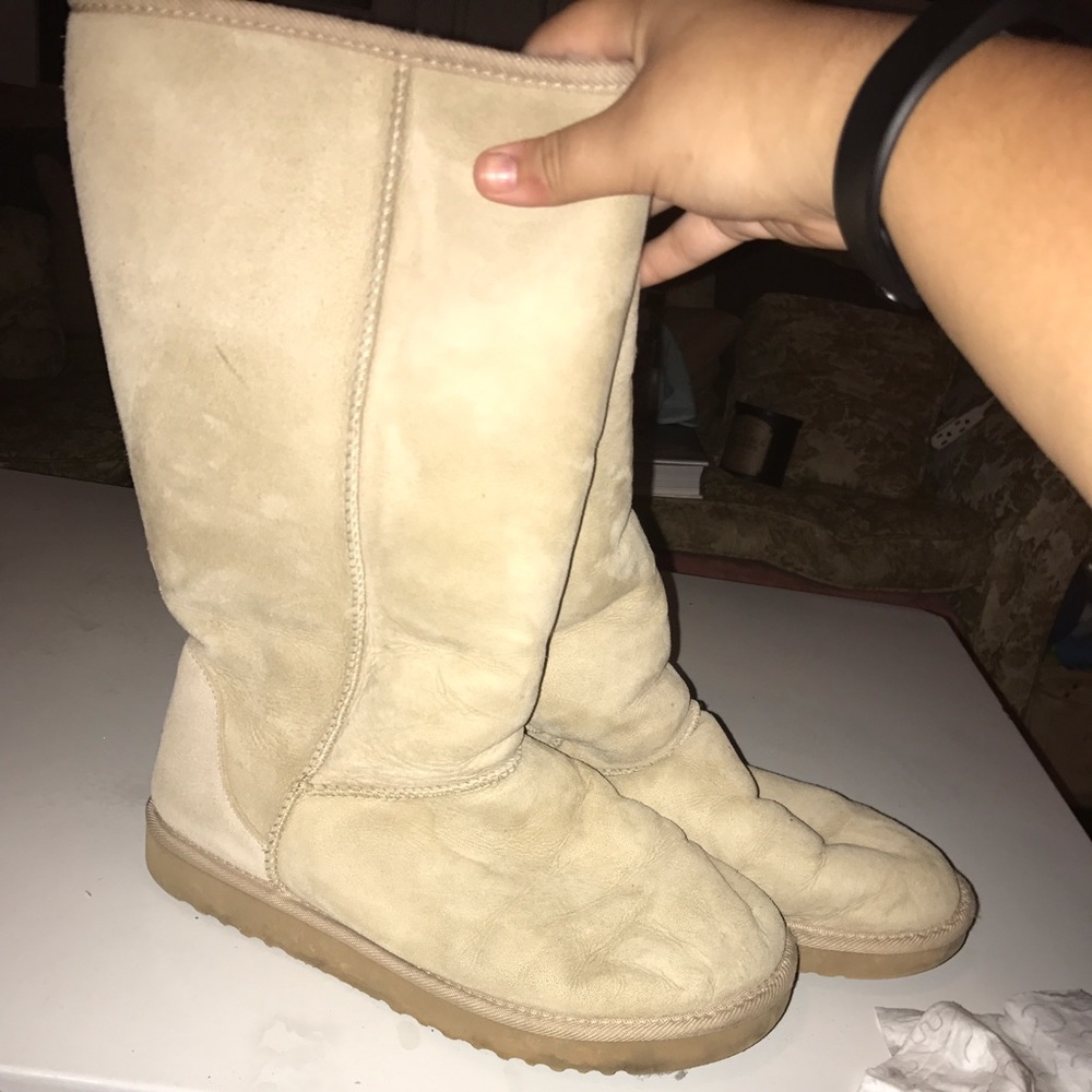 UGG AUSTRALIA