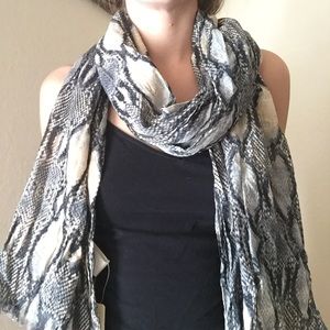 Tommy Bahama Scarf