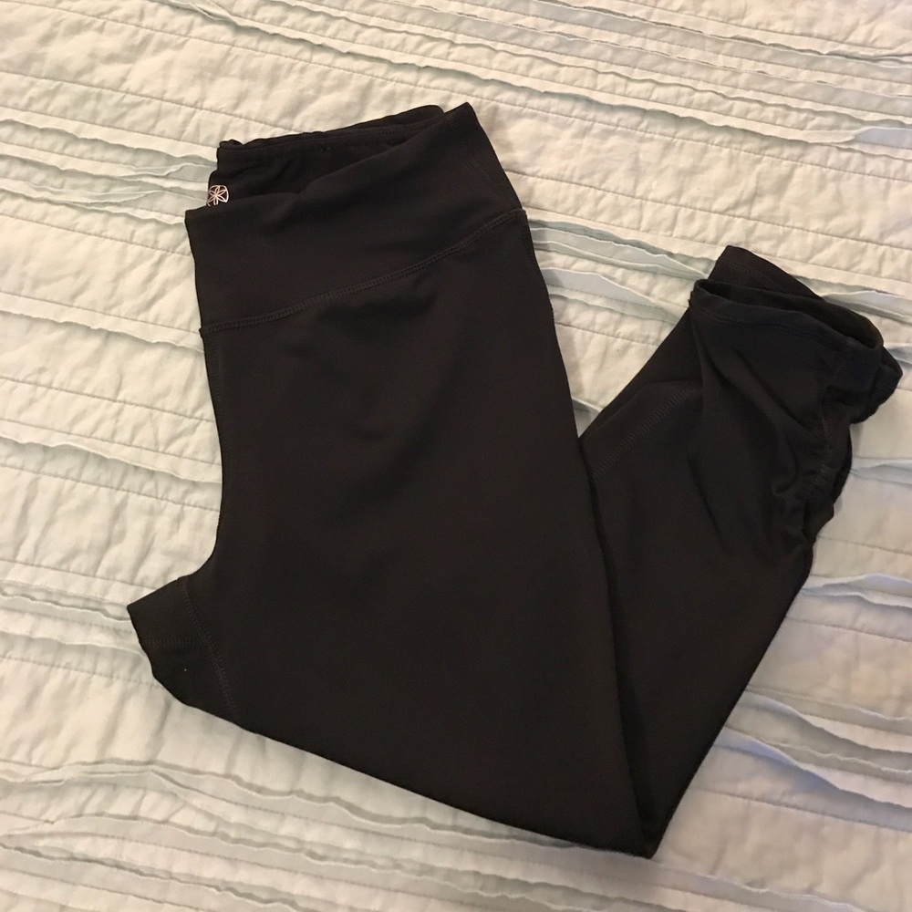 Black yoga pants