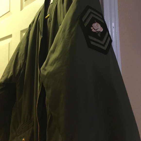 A bomber jacket - Picture 3 of 3