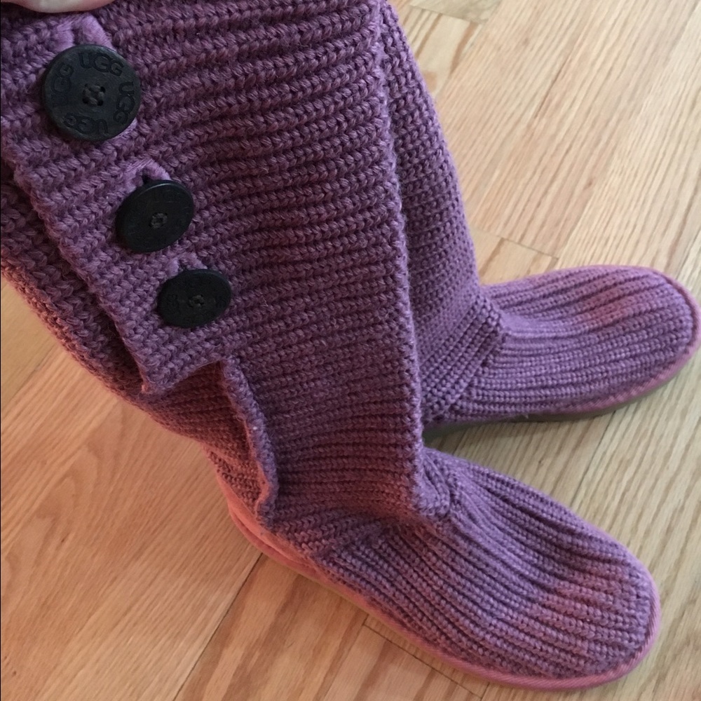SOLD! Authentic classic cardy Ugg boot 8