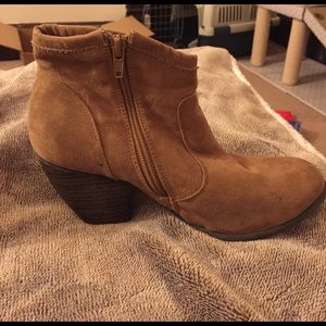 Heeled boots with fringes -Black Poppy brand