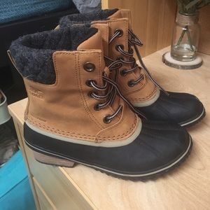 Sorel winter boots only worn once!! Not my style