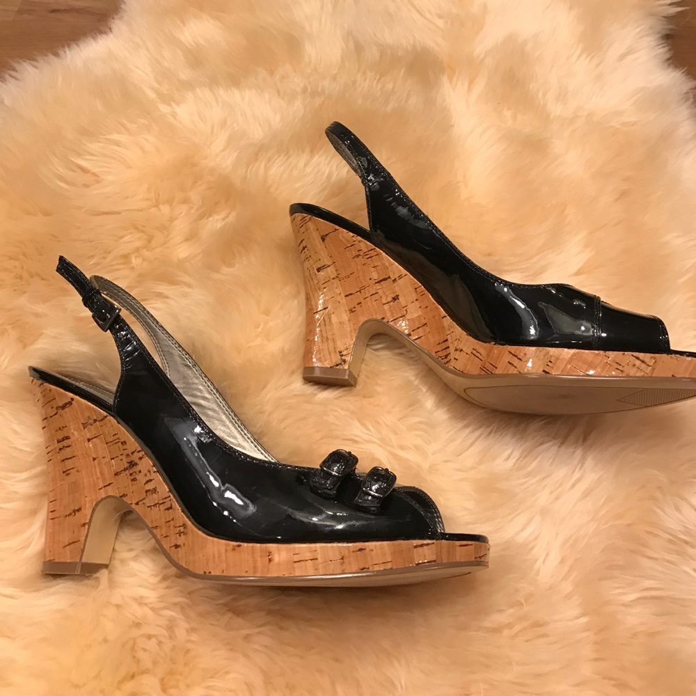 Lovely Bandolino Patent Leather heels. Size 9 1/2.