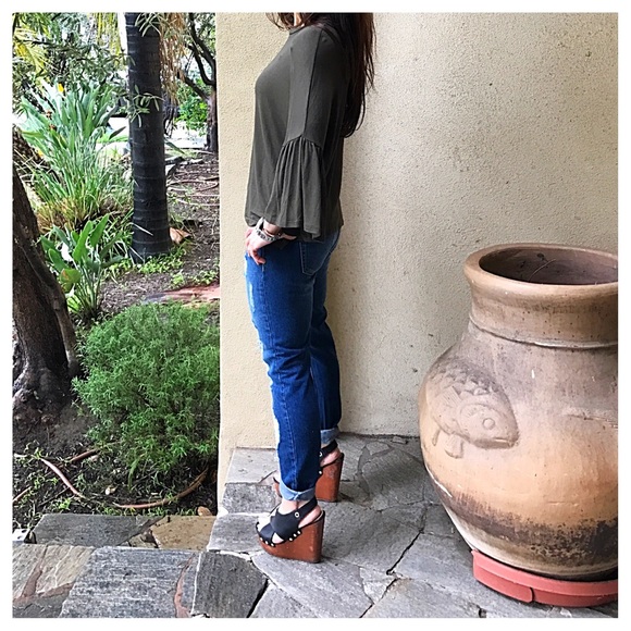 Olive green bell sleeve top - Picture 5 of 6