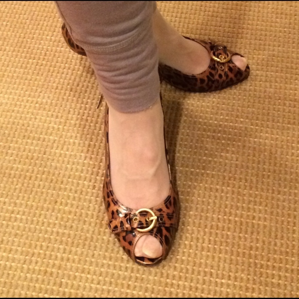 Stuart Weitzman leopard patten shoe