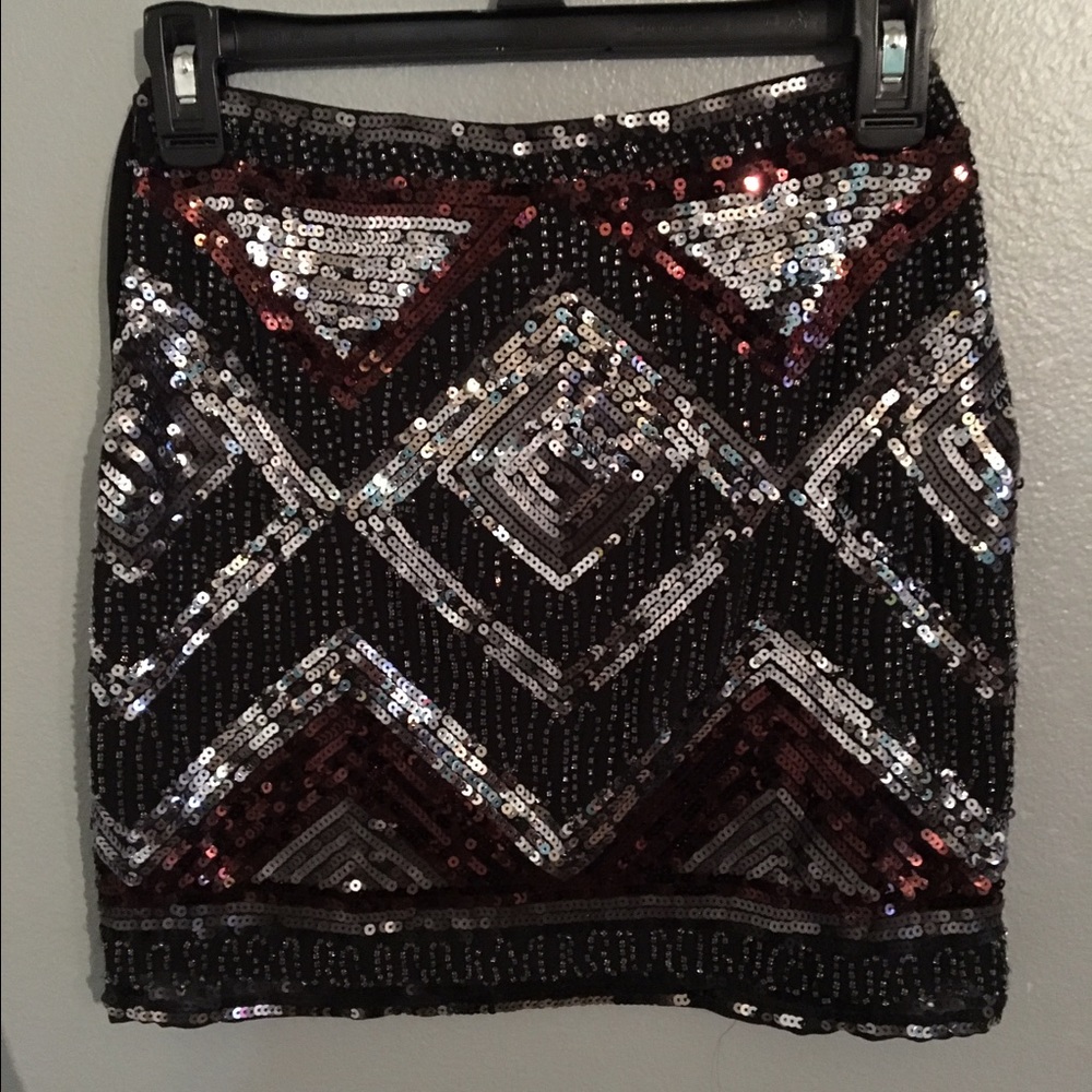 Sequence pencil skirt