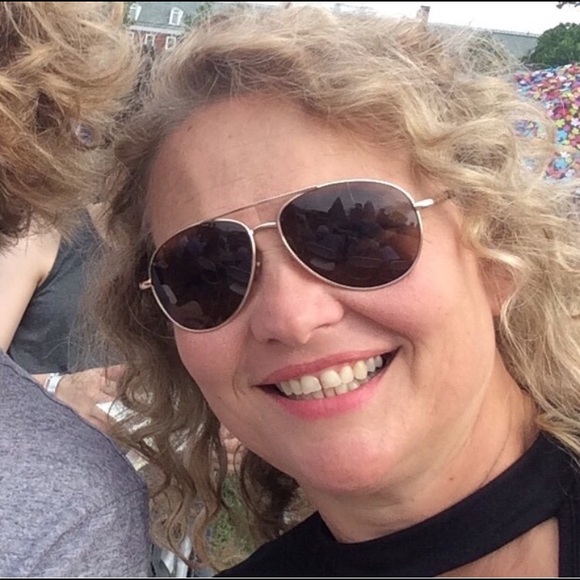 Meet your Posher, Jennifer - Picture 3 of 7