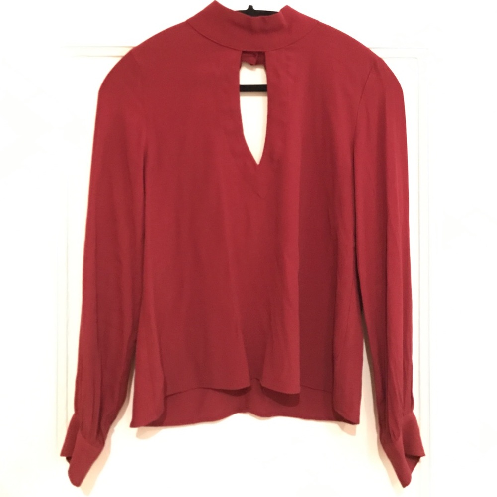 NEW cutout long-sleeved top