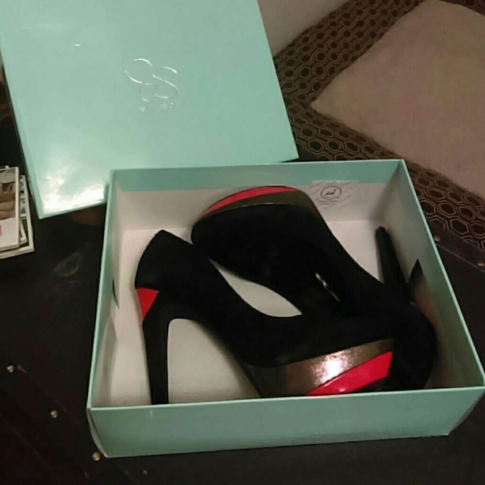 Black suede Jessica Simpson Bejiox platform heels.