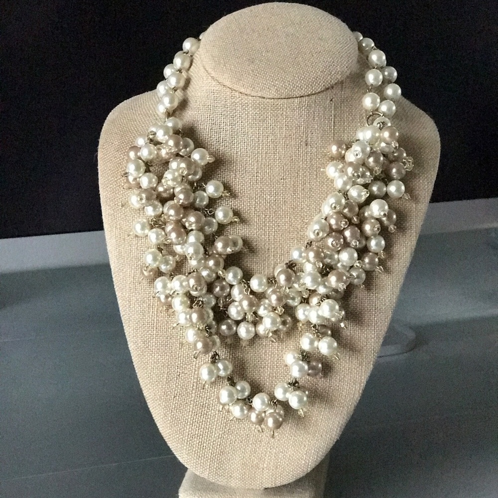 Stella & Dot Retired Sophia Pearl Bib Neclace