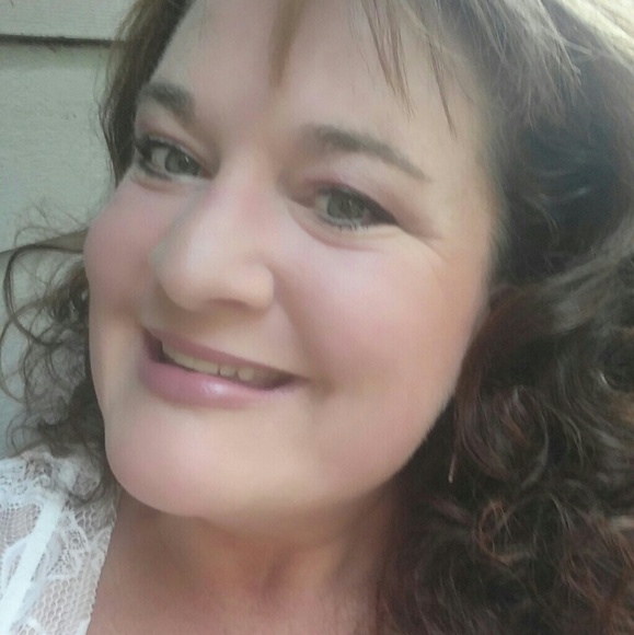 Meet your Posher, Lynette - Picture 1 of 1