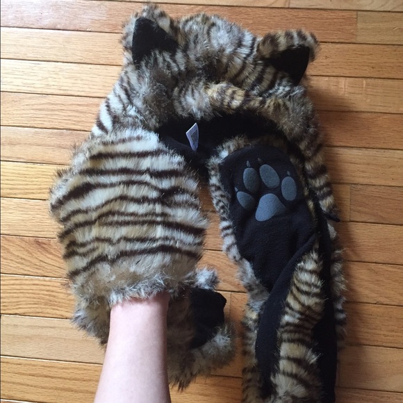 Faux fur hat with long tails for warm hands. - Picture 3 of 8