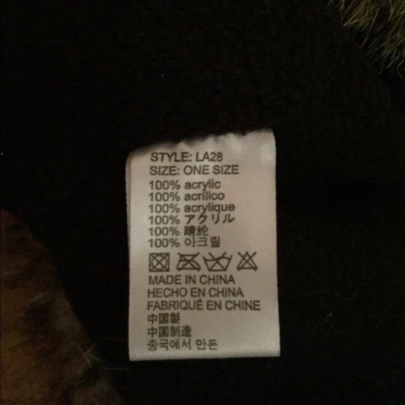 Faux fur hat with long tails for warm hands. - Picture 7 of 8