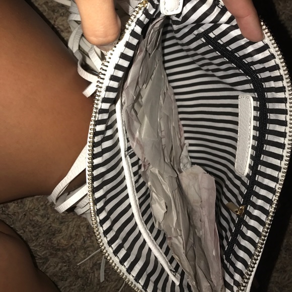 Cute chic purse! - Picture 3 of 3