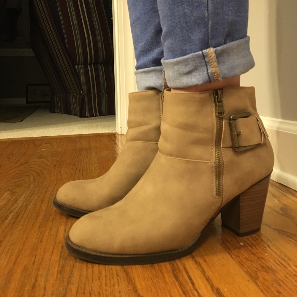 Fall SALE🍂🍁 Tan Buckle Booties
