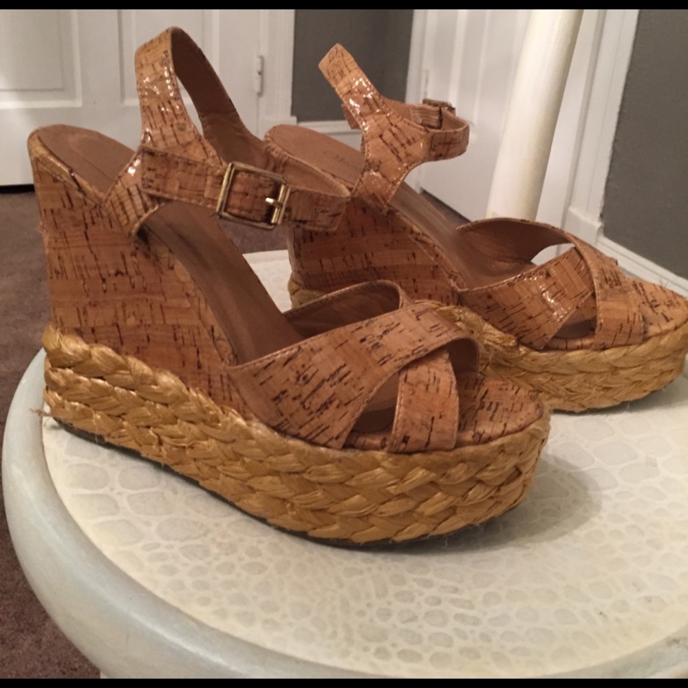 Wedges with cute roped detail!