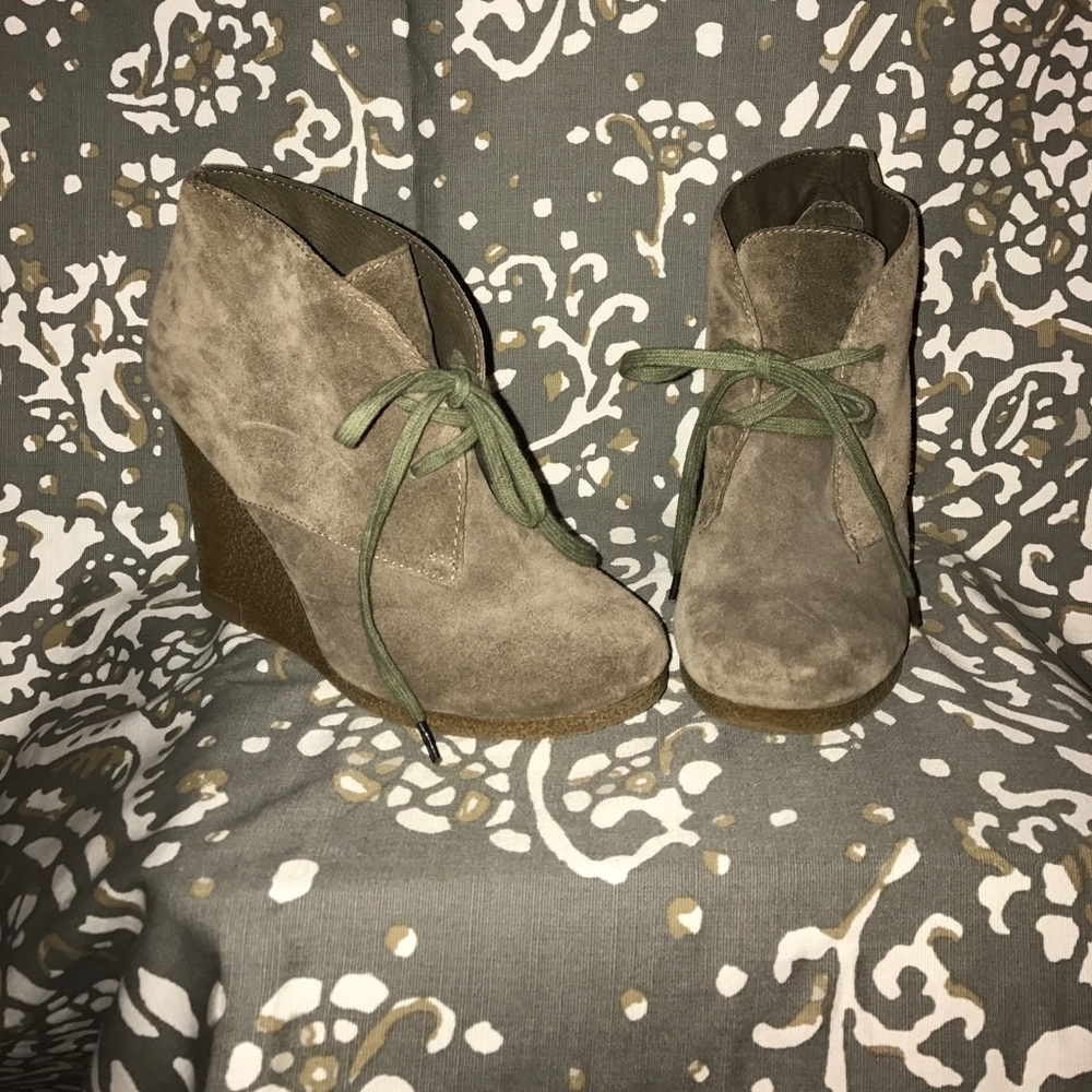 ALDO wedge lace-up booties Sz 38 (fit like 7.5)