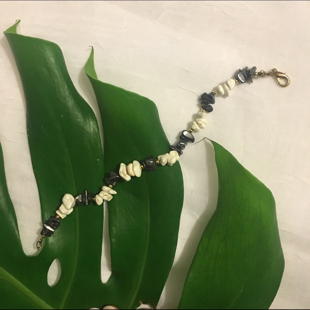 ✨ FREE w purchase Stone Bracelet