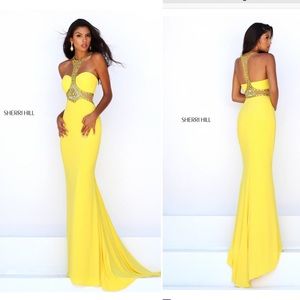 Sherri Hill gorgeous yellow gown✨