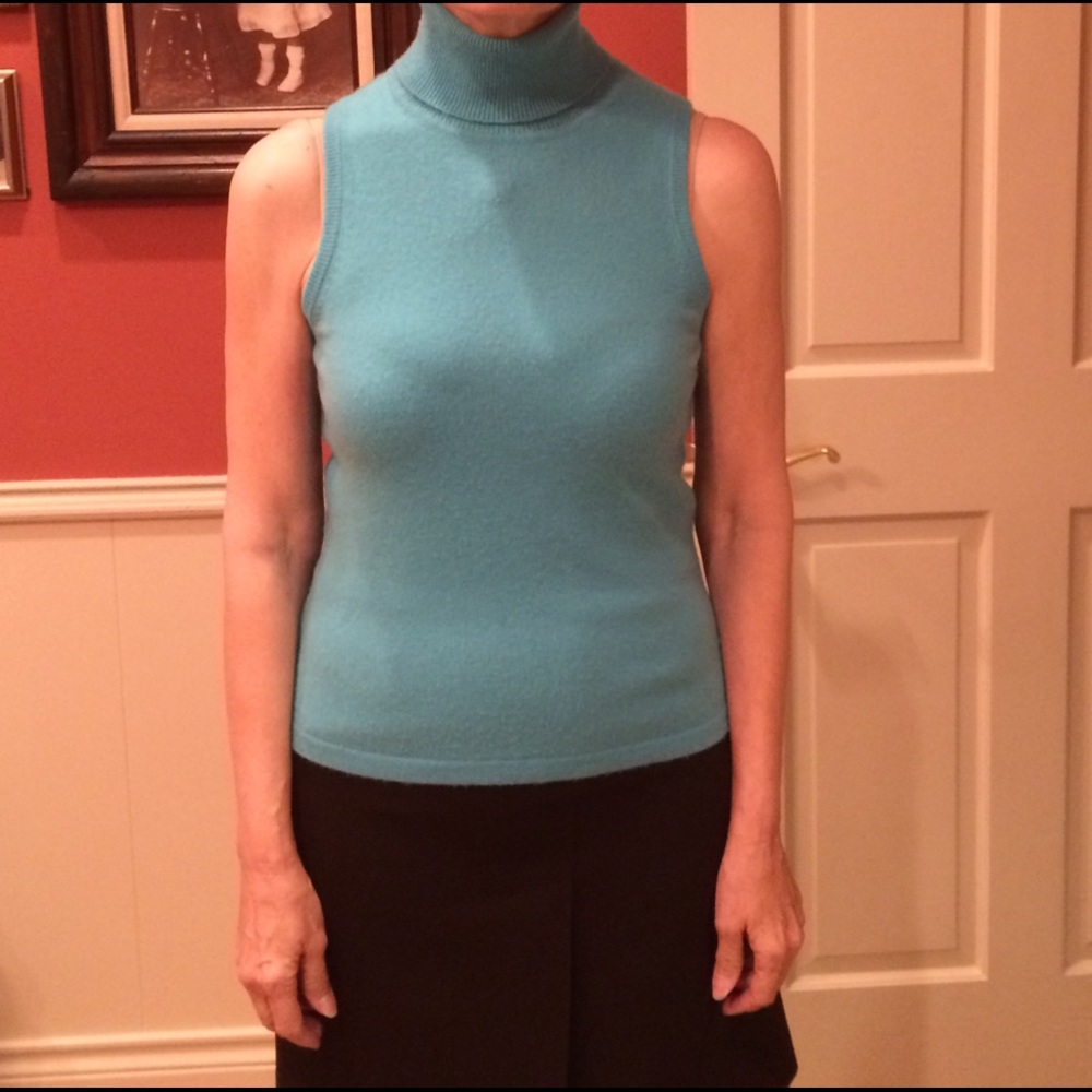 Yansi Fugel turtle neck sleeveless sweater/wrap