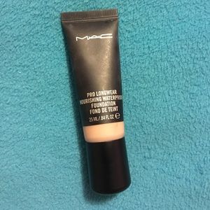 MAC Pro Longwear Foundation