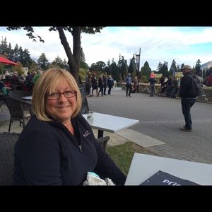 Meet your Posher, Deborah