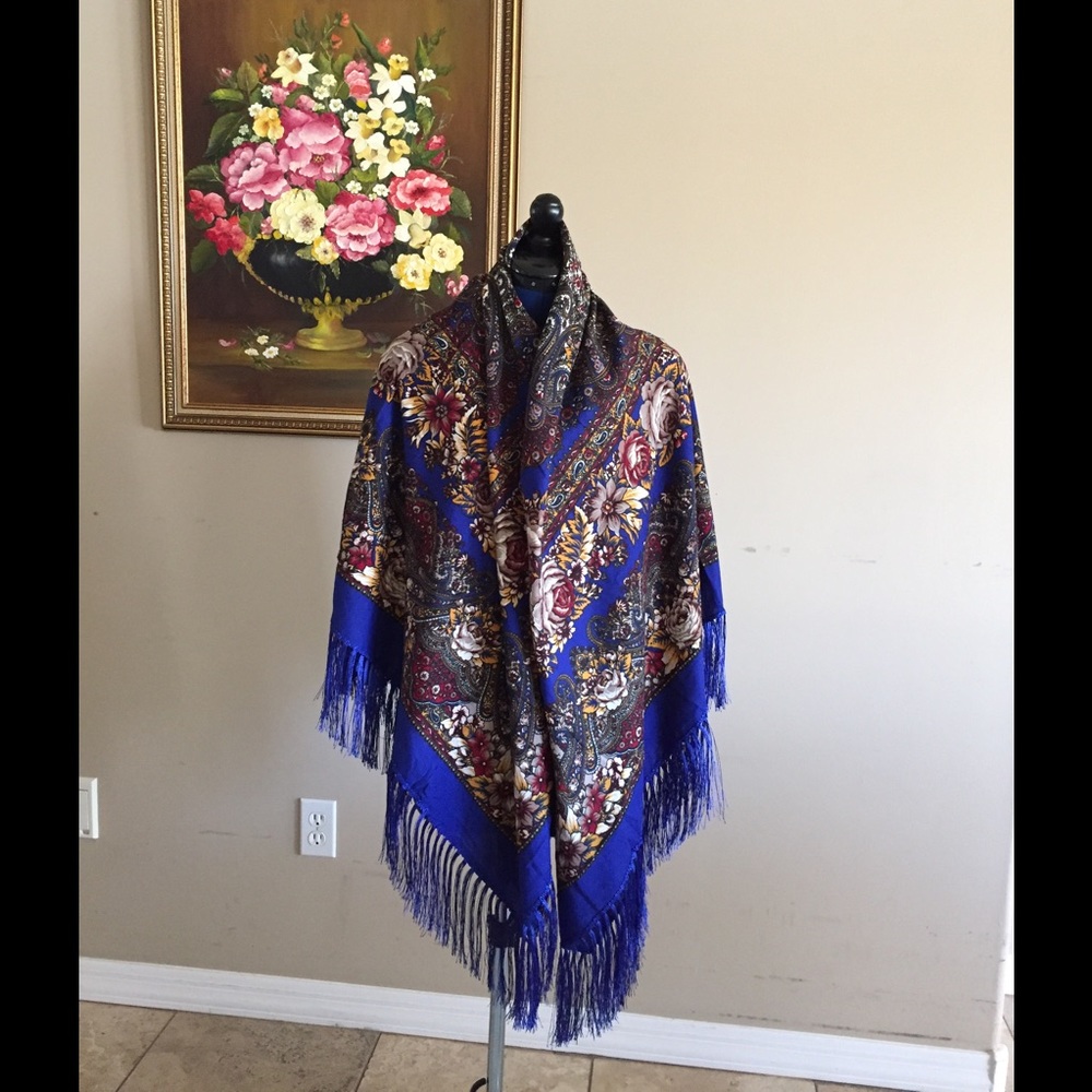 Beautiful vintage style scarf