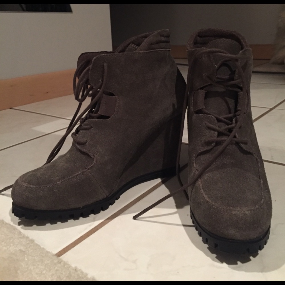 Steve Madden suede lace-up boots