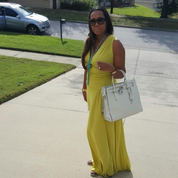 Meet your Posher, Kareen - Picture 2 of 2