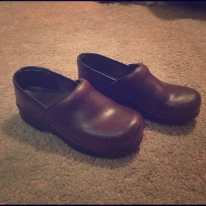 Brown leather dansko nursing clog