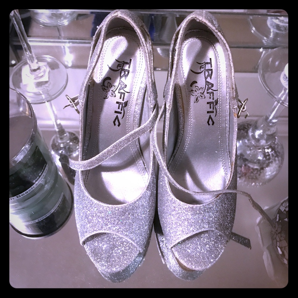 👠💎 SILVER SPARKLY HEELS 💎👠