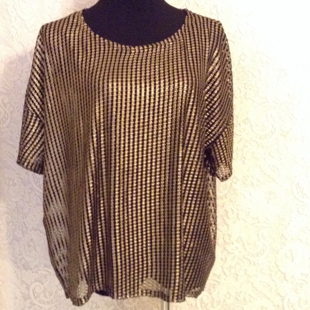 NENE Textured metallic gold top Closet Closing